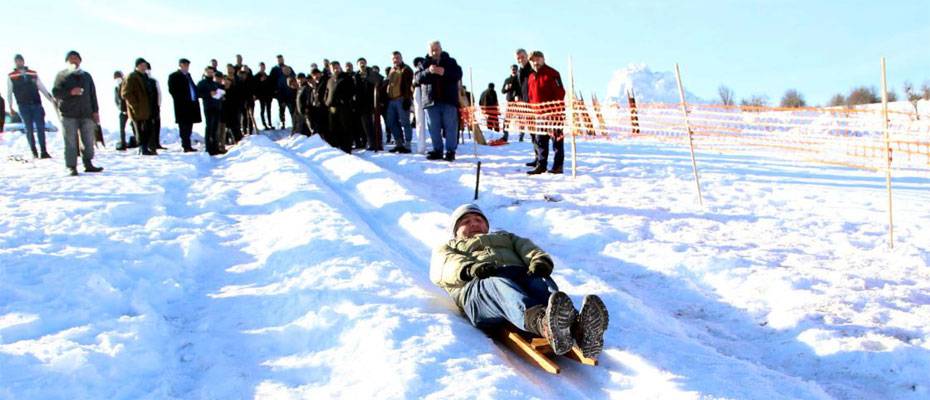 600 yıllık kızak yarışlarında kar hasreti bitti