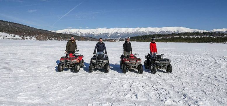 Buz tutan gölette 'ATV safari' heyecanı