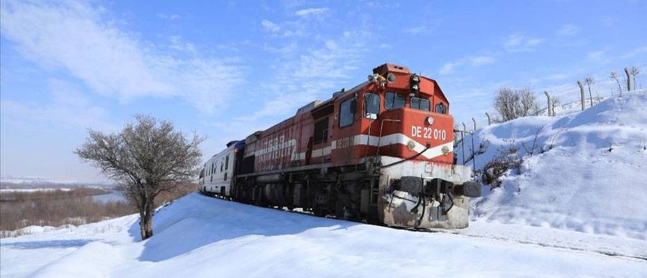 Doğu’nun kış güzelliğini Vangölü Ekspresi ile izliyorlar