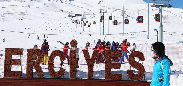 Erciyes Kayak Merkezi iki ayda 1 milyon 300 bin ziyaretçi ağırladı