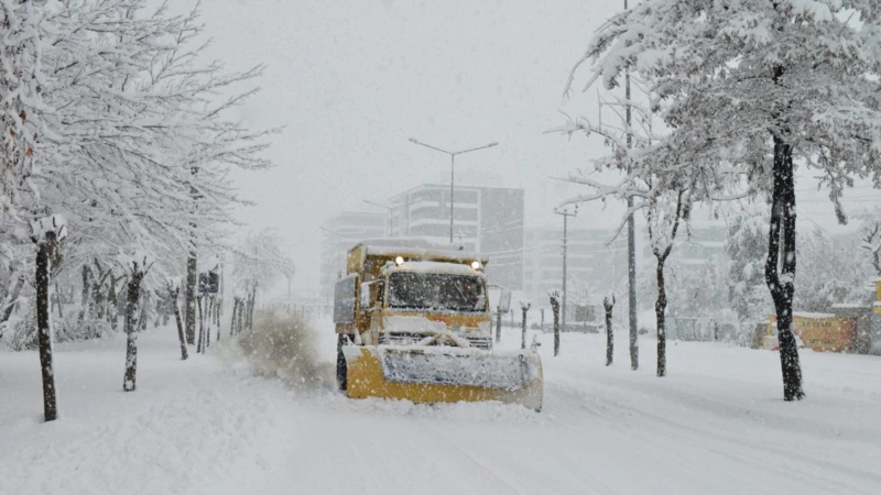 Isparta’da Elektrik Kesintisi Hayatı Felç Etti