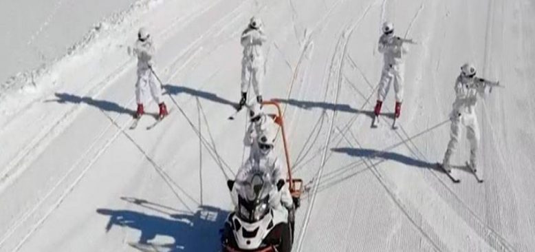 Kayak takımlı komandolar Ergan'da turistlerin güvenliği için nöbette