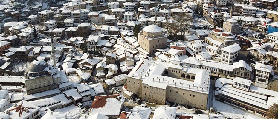 Safranbolu’nun karla kaplı tarihi mekanlarına kuş bakışı