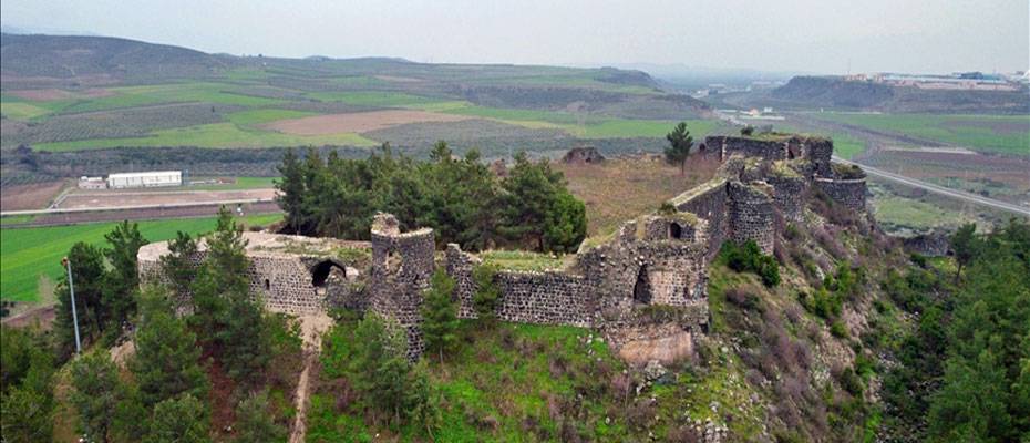 Üç şehrin kavşak noktasındaki Toprakkale Kalesi turizme kazandırılacak