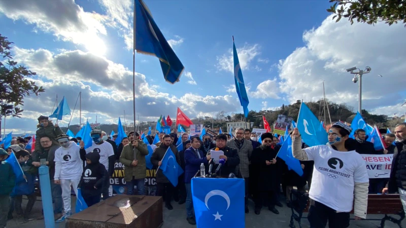 Uygurlar Pekin Kış Olimpiyatları’nı Protesto Etti