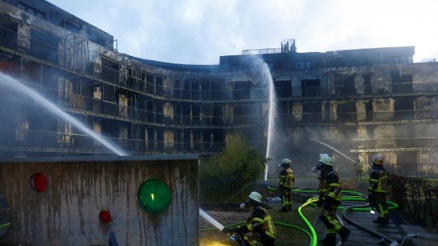 Almanya’nın Essen kentinde 50 dairelik apartmanda yangın çıktı