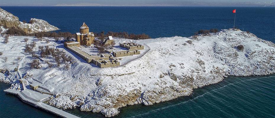 Akdamar Adası’nı ilk 3 ayda 15 bin turist ziyaret etti