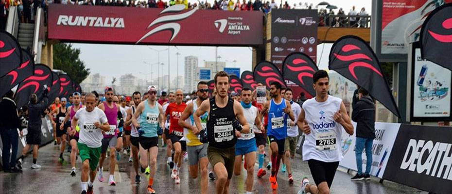 Antalya Maratonu koşuldu