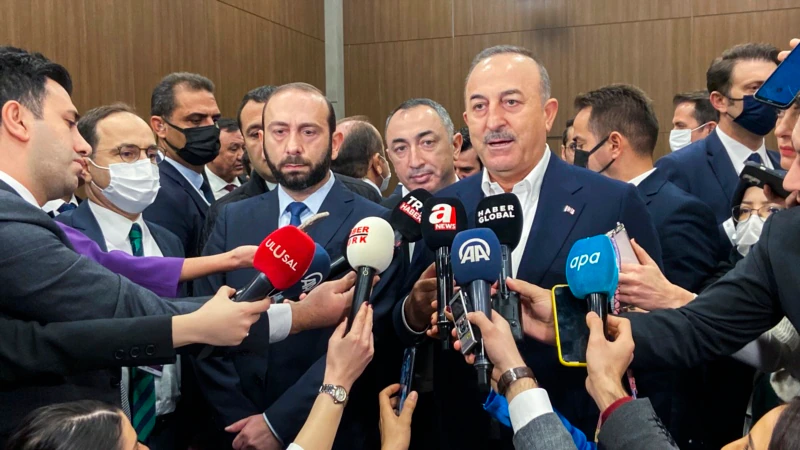 Çavuşoğlu ve Mirzoyan Antalya’da Görüştü