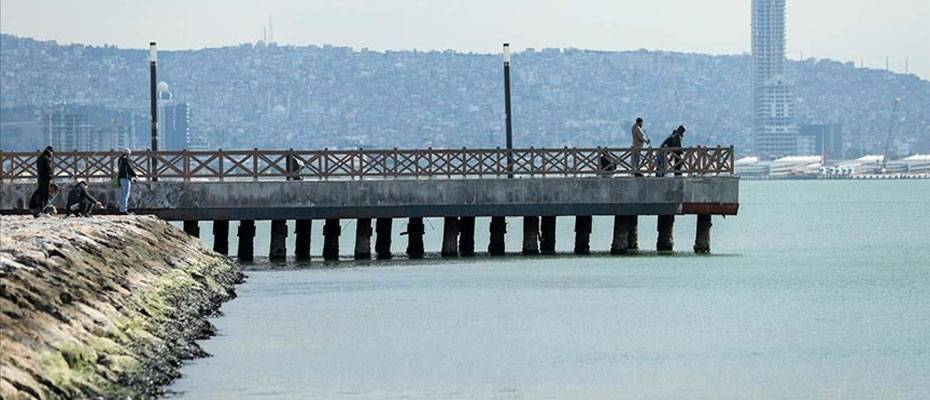 İzmir’de deniz suyunun çekildiği gözleniyor