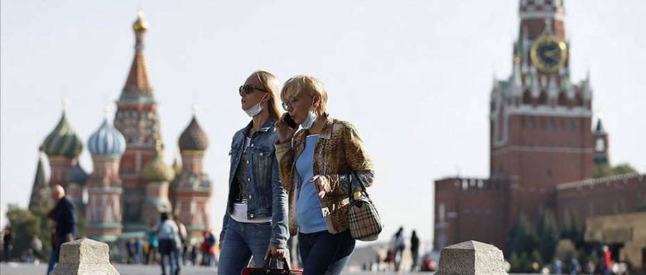 Rusya’nın başkenti Moskova’da maske zorunluluğu sona eriyor
