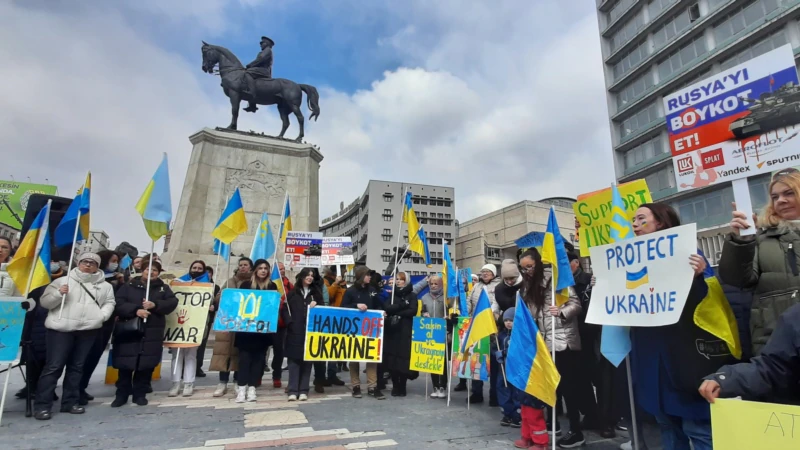 Ukraynalılar ve Kırım Tatarları’ndan Rusya Protestosu
