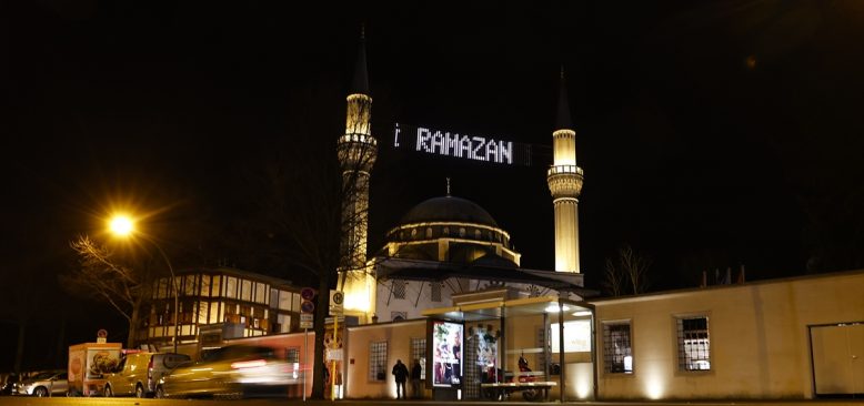 Berlin Şehitlik Camii'nde ramazan ayının ilk teravih namazı