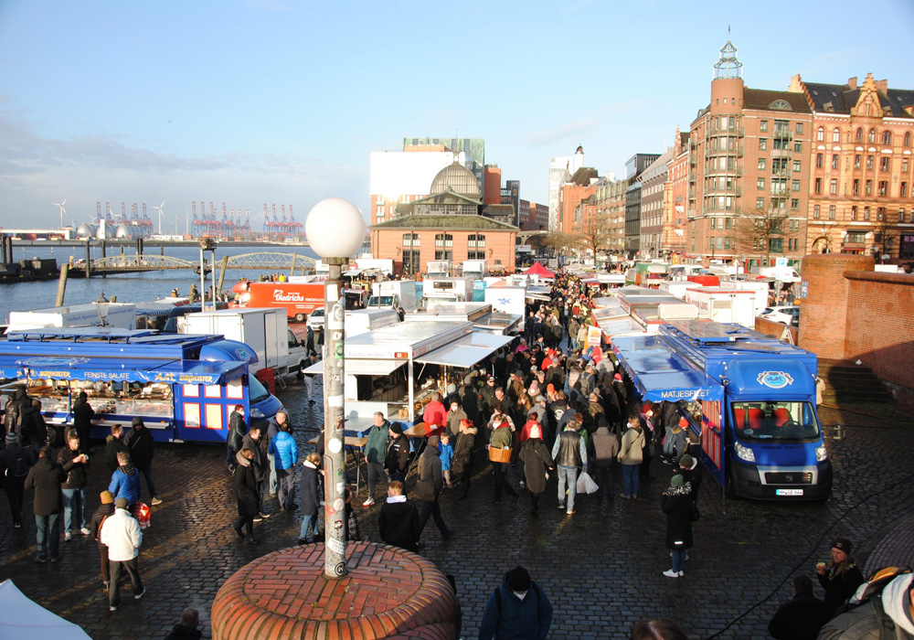 Hamburg Balık Pazarı tekrar açıldı