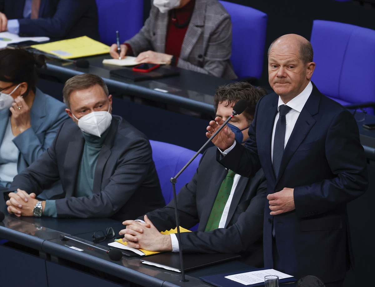 Scholz: Rusya’nın savaşı kazanmaması hedefimiz olarak kalmalı