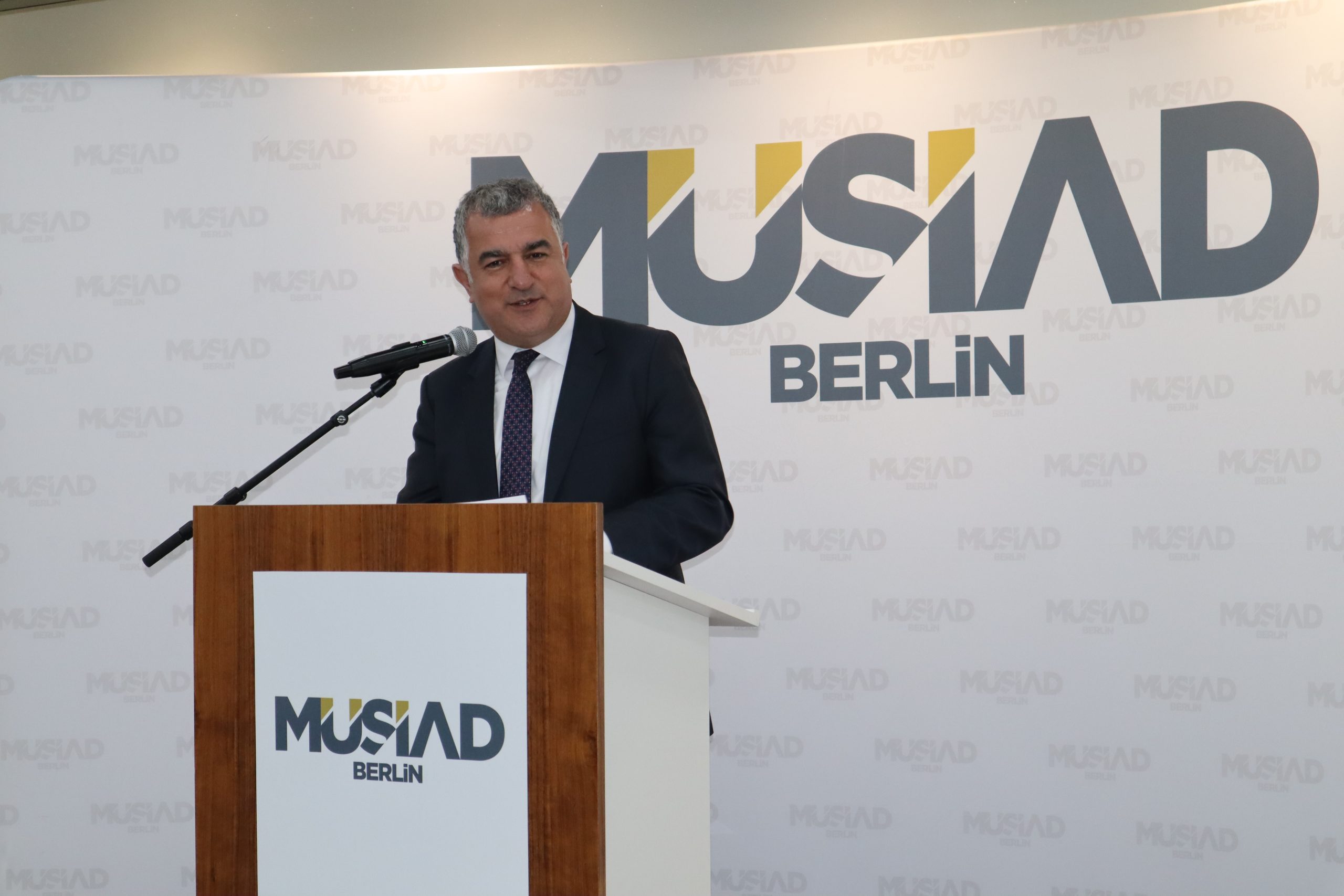 Büyükelçi Şen, Almanya’da Türklerin karşılaştığı sorunlara değindi