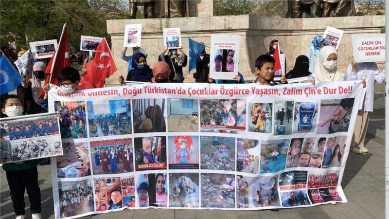İstanbul’da Uygur Çocukları İçin Protesto