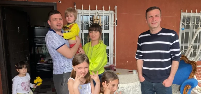 Türk ve Ukraynalı İki Aile İstanbul’da Aynı Evde