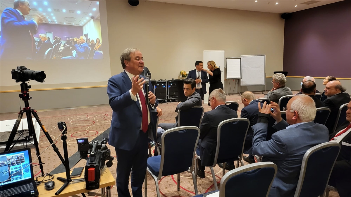 Laschet, Ukrayna'daki savaşta Türkiye'nin yapıcı rolünü övdü