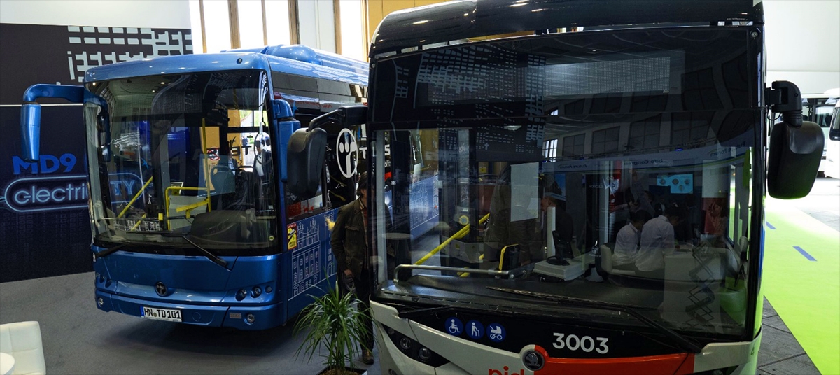 Türk mühendislerin geliştirdiği çevre dostu elektrikli otobüsler Almanya'da sergilendi