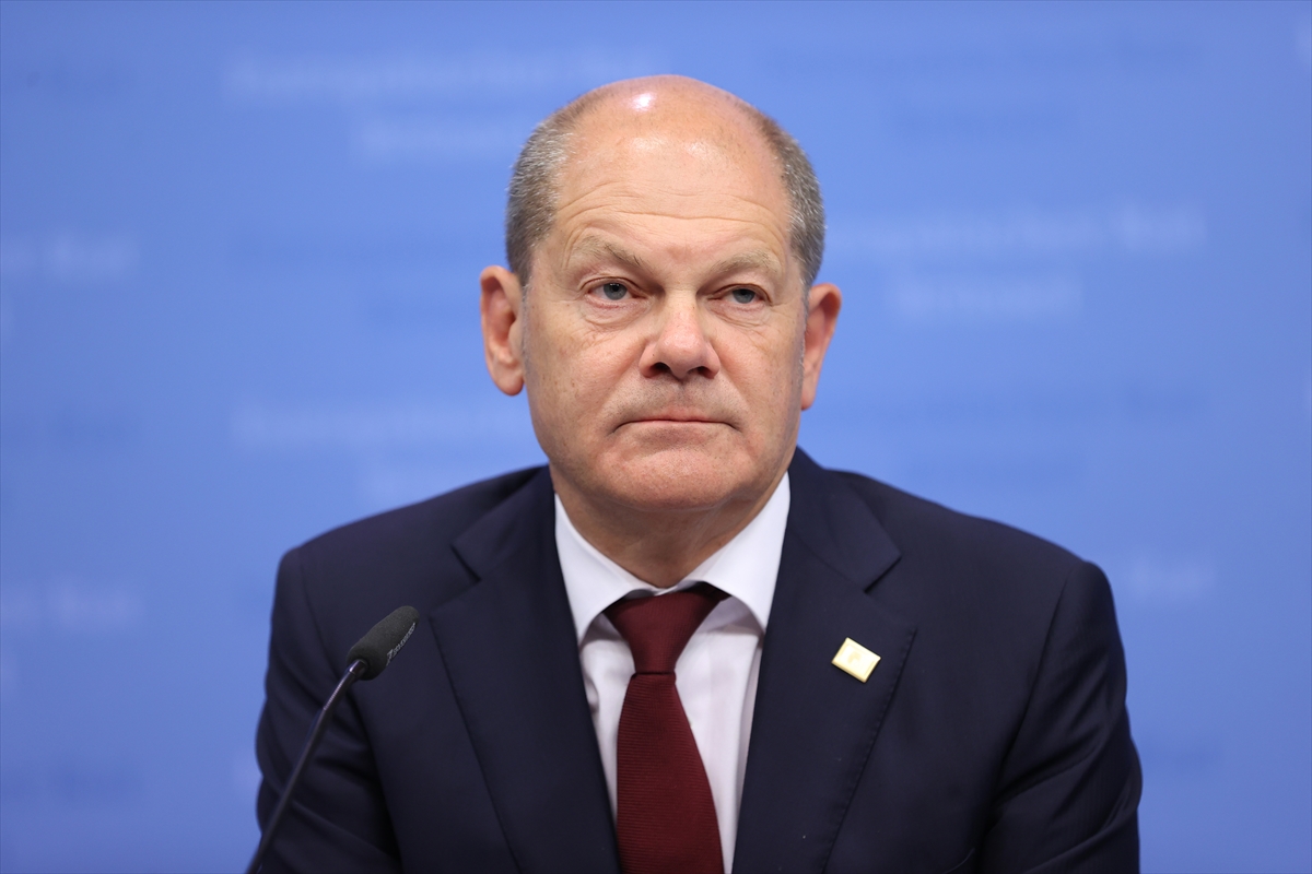 Scholz: “Almanya’da kalma hakkı olmayanları büyük ölçüde sınır dışı etmeliyiz”