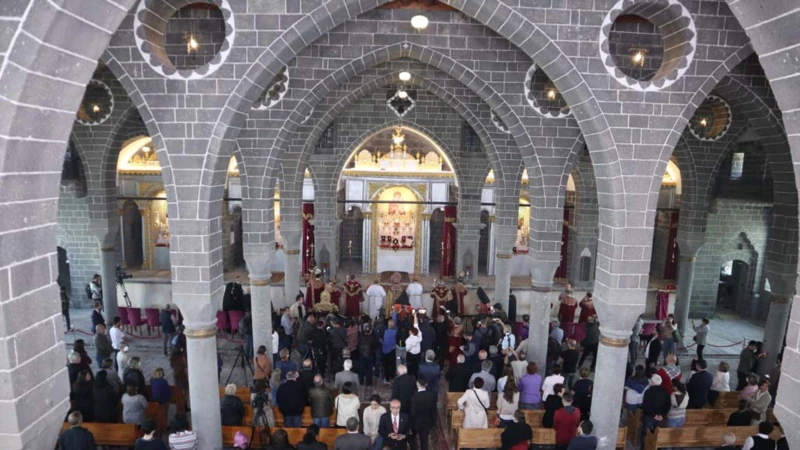 Diyarbakır’daki Surp Giragos Kilisesi Yeniden Açıldı