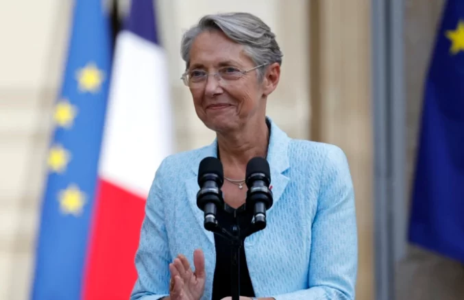 Fransa’ya 30 yıl Sonra Kadın Başbakan