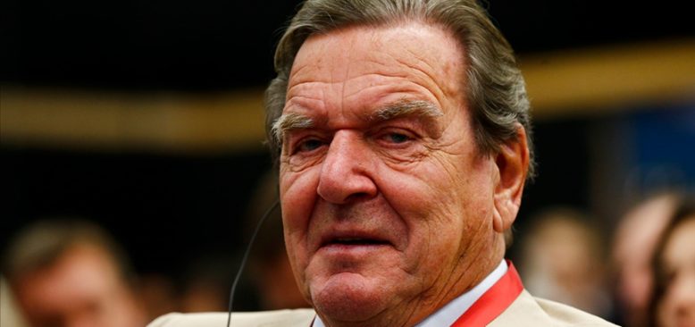 Eski Almanya Başbakanı Gerhard Schröder'e verilen bazı özel haklar geri alındı