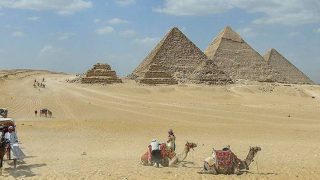 Mısır’da yüzlerce yıldır gizemini koruyan Giza piramitleri ilgi odağı olmayı sürdürüyor
