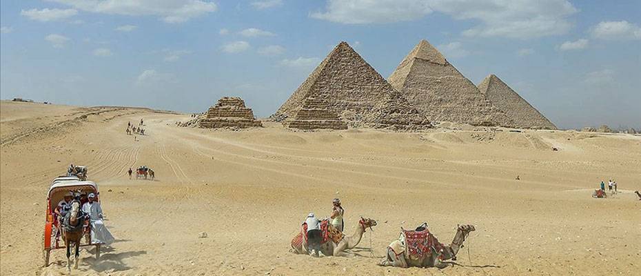 Mısır’da yüzlerce yıldır gizemini koruyan Giza piramitleri ilgi odağı olmayı sürdürüyor