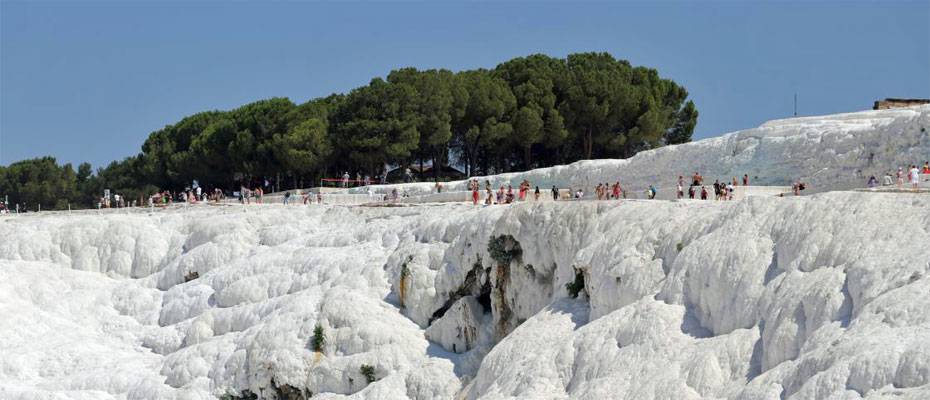 Pamukkale’yi 4 ayda 240 bin ziyaretçi gezdi