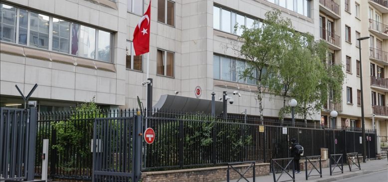 Fransa’da PKK sempatizanları Türkiye'nin Paris Başkonsolosluğuna saldırdı