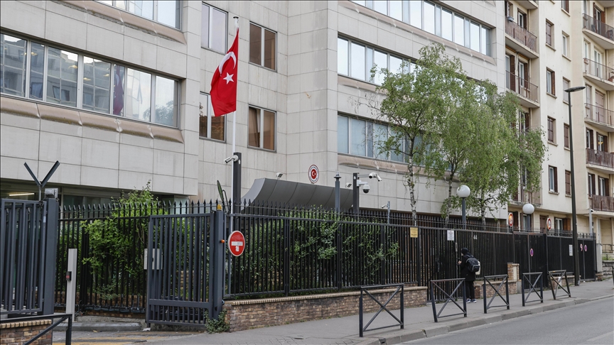 Fransa’da PKK sempatizanları Türkiye'nin Paris Başkonsolosluğuna saldırdı