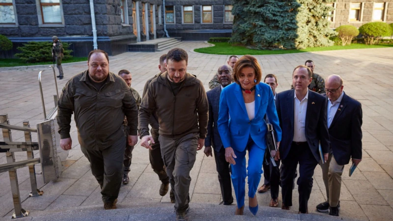 Pelosi Kiev’de Zelenski’yle Görüştü