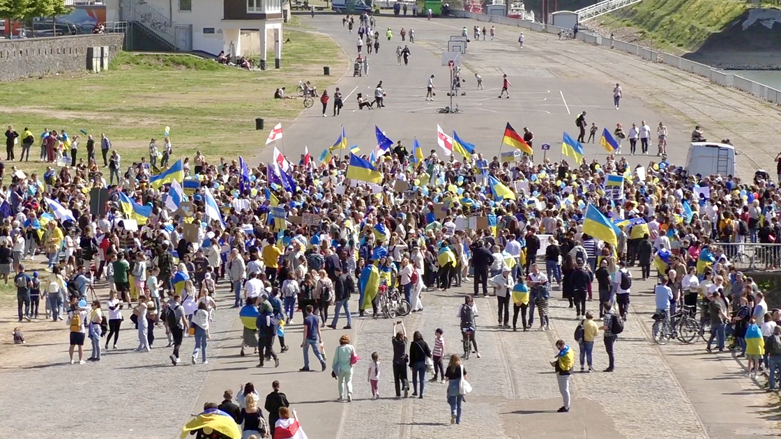 Köln'deki Ukrayna'ya destek mitingine Ruslar da katıldı