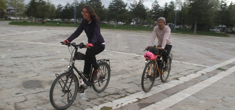 Bisikletle Avrupa ve Asya turuna çıkan çift Konya'ya geldi