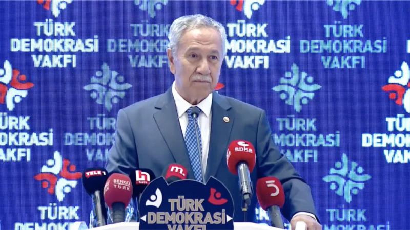 AKP’li Arınç: “Kral Çıplak Demenin Vaktidir”