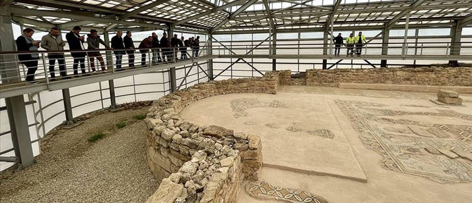 Karabük’te antik kentin ziyaretçileri kazı çalışmalarını yakından görüyor