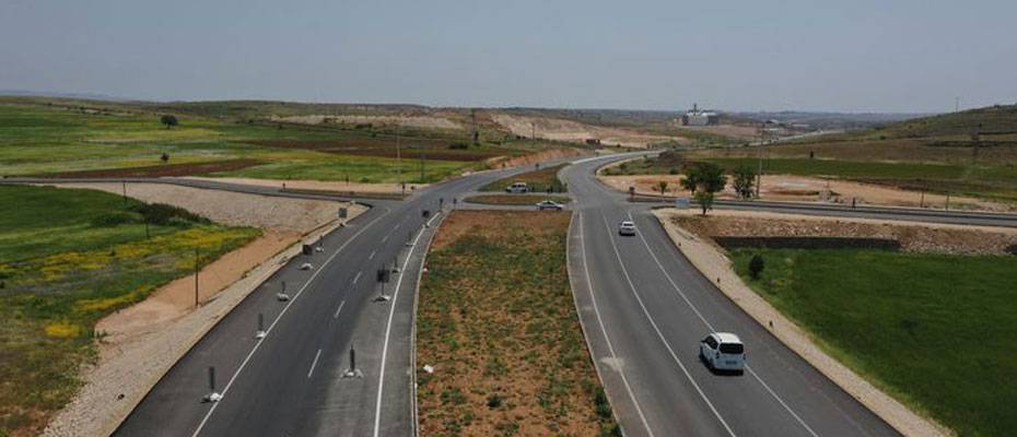 Mardin-Midyat yolunun bölünmüş yol haline getirilmesi için çalışmalar sürüyor