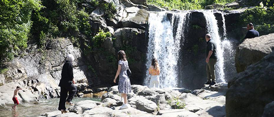 Ordu’da yeşilin tonları arasındaki Çiseli Şelalesi misafirlerini ağırlıyor