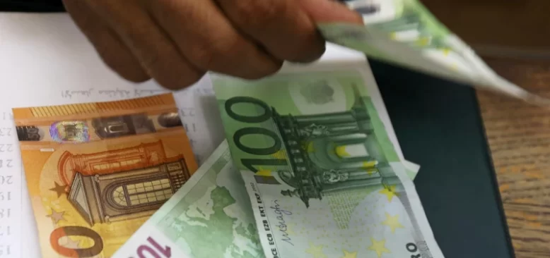 2002'den Bu Yana İlk Kez Euro ve Dolar Eşitleniyor