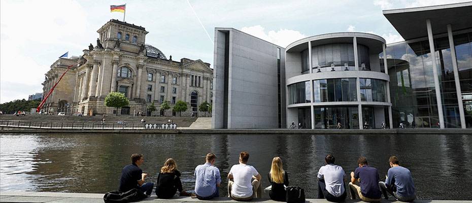 Berlin’de kamuya ait binalar enerji tasarrufu için geceleri aydınlatılmayacak