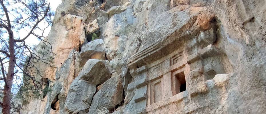 Antalya´da kendini saklamış ‘Likya kaya mezarlığı’ ilgi çekiyor