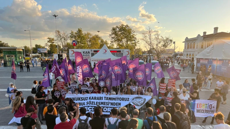 Danıştay Kararı Sonrası Kadınlar İstanbul’da Sokağa Çıktı
