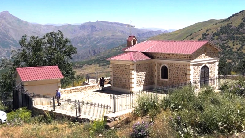 Keldaniler Bin Yıllık Kiliselerini Yeniden İnşa Etti