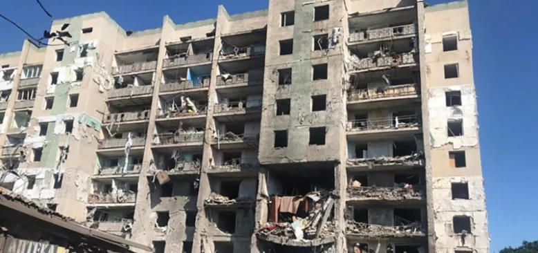 Rus Füzesi Odesa'da Bir Apartmanı Vurdu