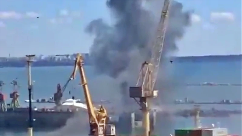 Rusya Ukrayna’nın Odesa Limanı’nı Vurdu