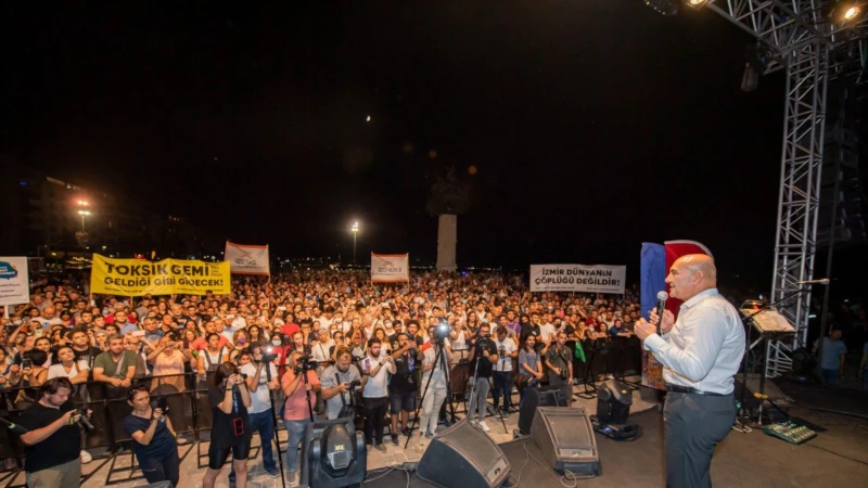 İzmir’de Asbestli Gemiye Protesto