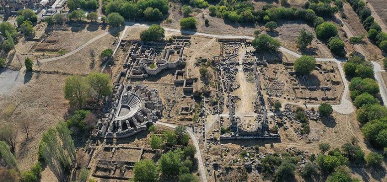 Afrodit'in kenti ziyaretçilerini tarihi bir yolculuğa çıkarıyor