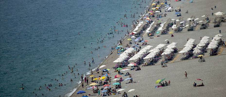 Antalya sıcak hava nedeniyle sahillerde yoğunluk yaşanıyor